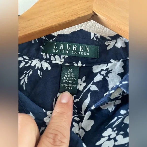 Lauren Ralph Lauren Women's Button Up  Blouse Sz M Blue/White Floral 3/4 Sleeves - Picture 2 of 4